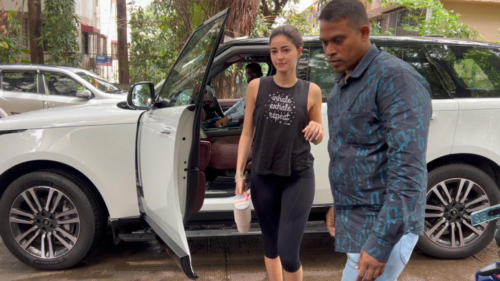 ananya-panday-was-spotted-at-her-gym-in-bandra